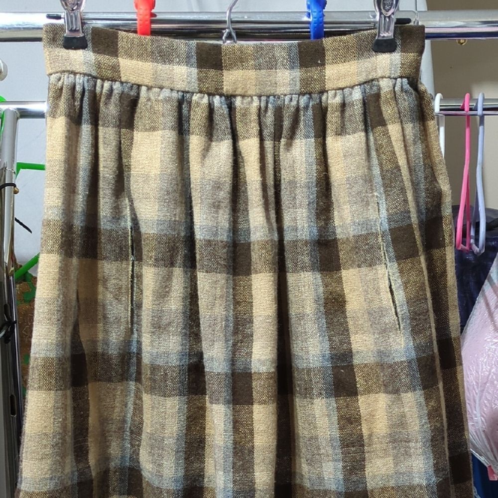 Handmade plaid wool? skirt see measurements invw354